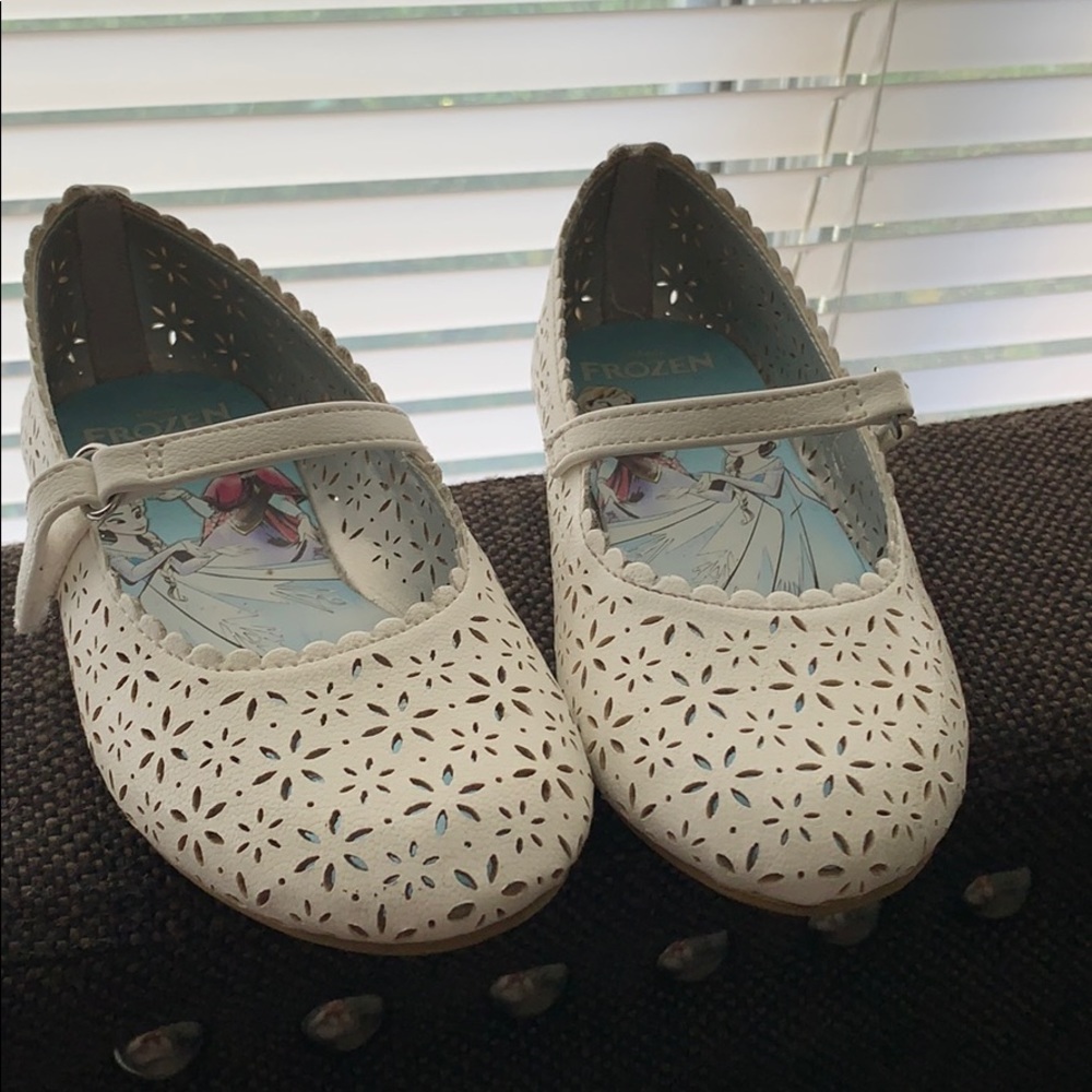 Frozen white shoes